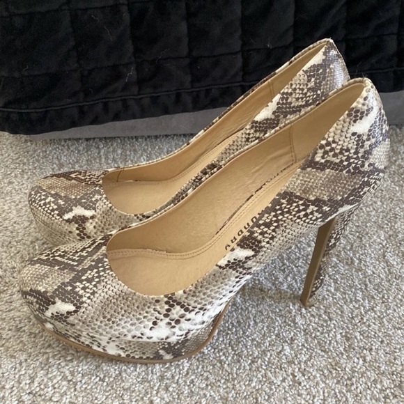 Chinese Laundry Snakeskin Platform Heels – Size 9 – NEW! - Picture 4 of 4